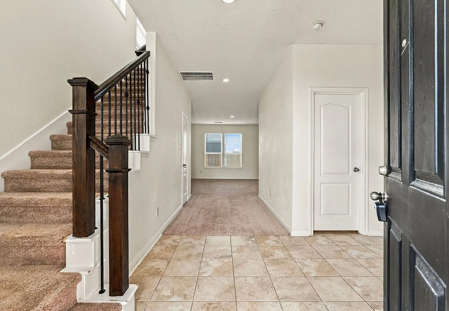 5 bed, 2.5 bath, 2382 sqft, $2,250 — Photo 3