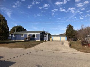 5565 Downtown Ln, Gillett, WI 54124