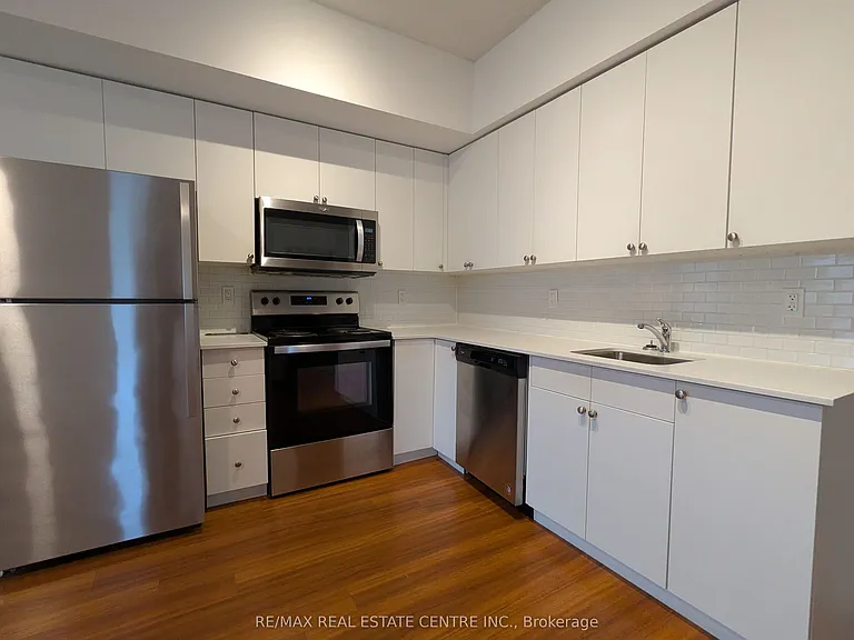 1 Wellington St #418 — Photo 7