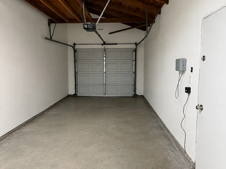 2218 Harrison St — Photo 23