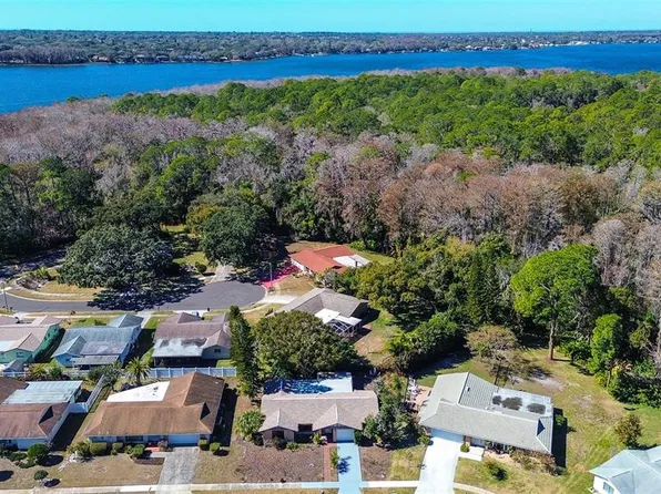 808 Helmsman Way, Palm Harbor, FL 34685