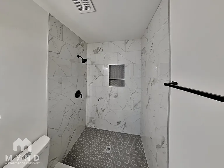 302 Clancy St — Photo 13