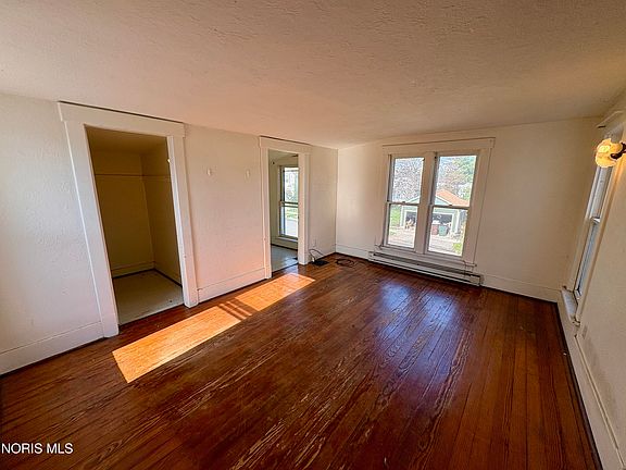 3rd image of 372 W Perry St