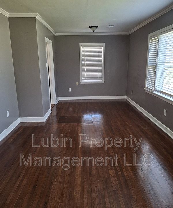 2nd image of 3313 Ridgecrest St