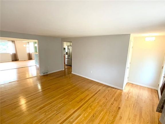 2nd image of 111 Glenora Dr