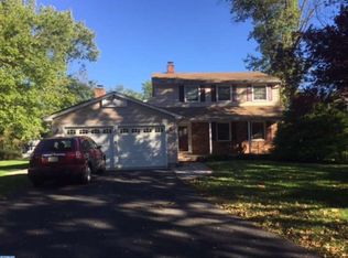 21 E Split Rock Dr, Cherry Hill, NJ 08003
