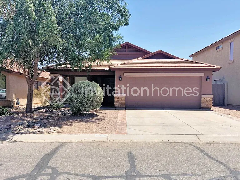 883 E Lovegrass Dr — Photo 1