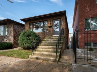 352 W 29th St, Chicago, IL 60616