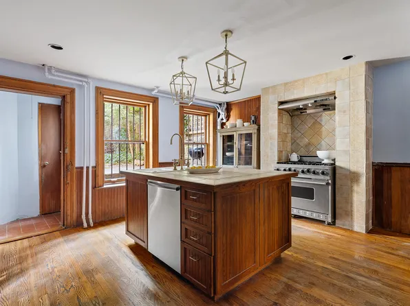 309 Vanderbilt Avenue image 22 of 27