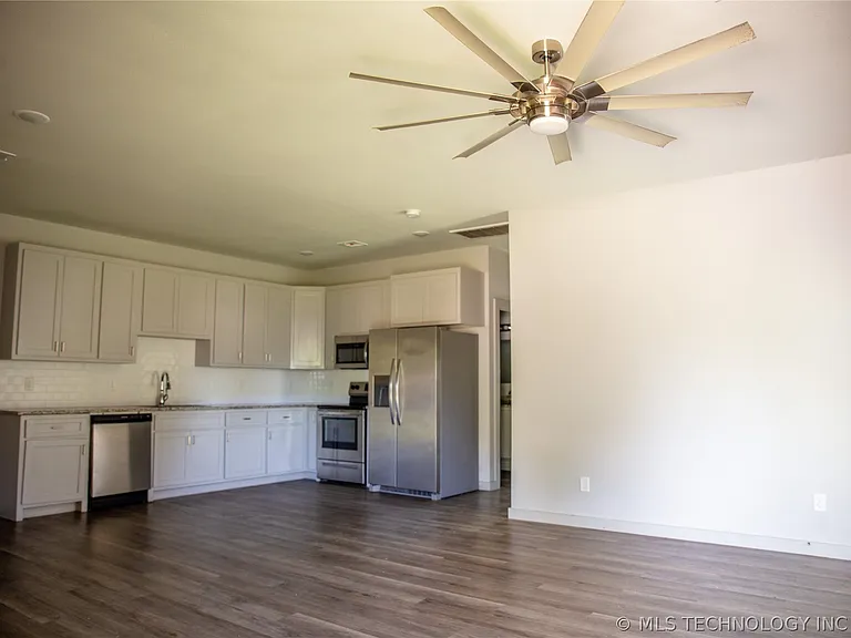 1815 N Saint Louis Ave #A — Photo 5