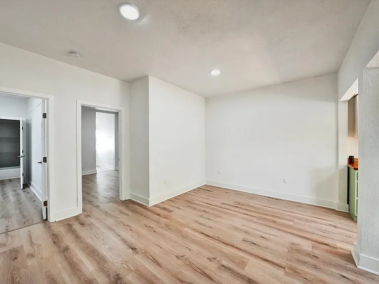 1411 SW 3rd St #2 — Photo 3
