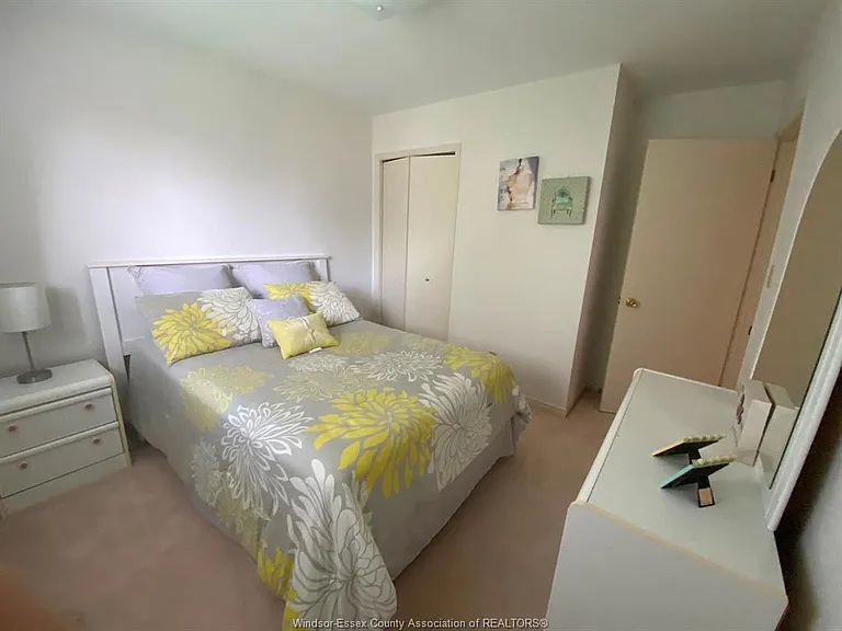 1087 Brookview Cres — Photo 7