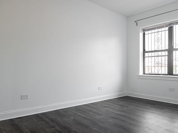 3rd image of 1524 N Ashland Ave #2N