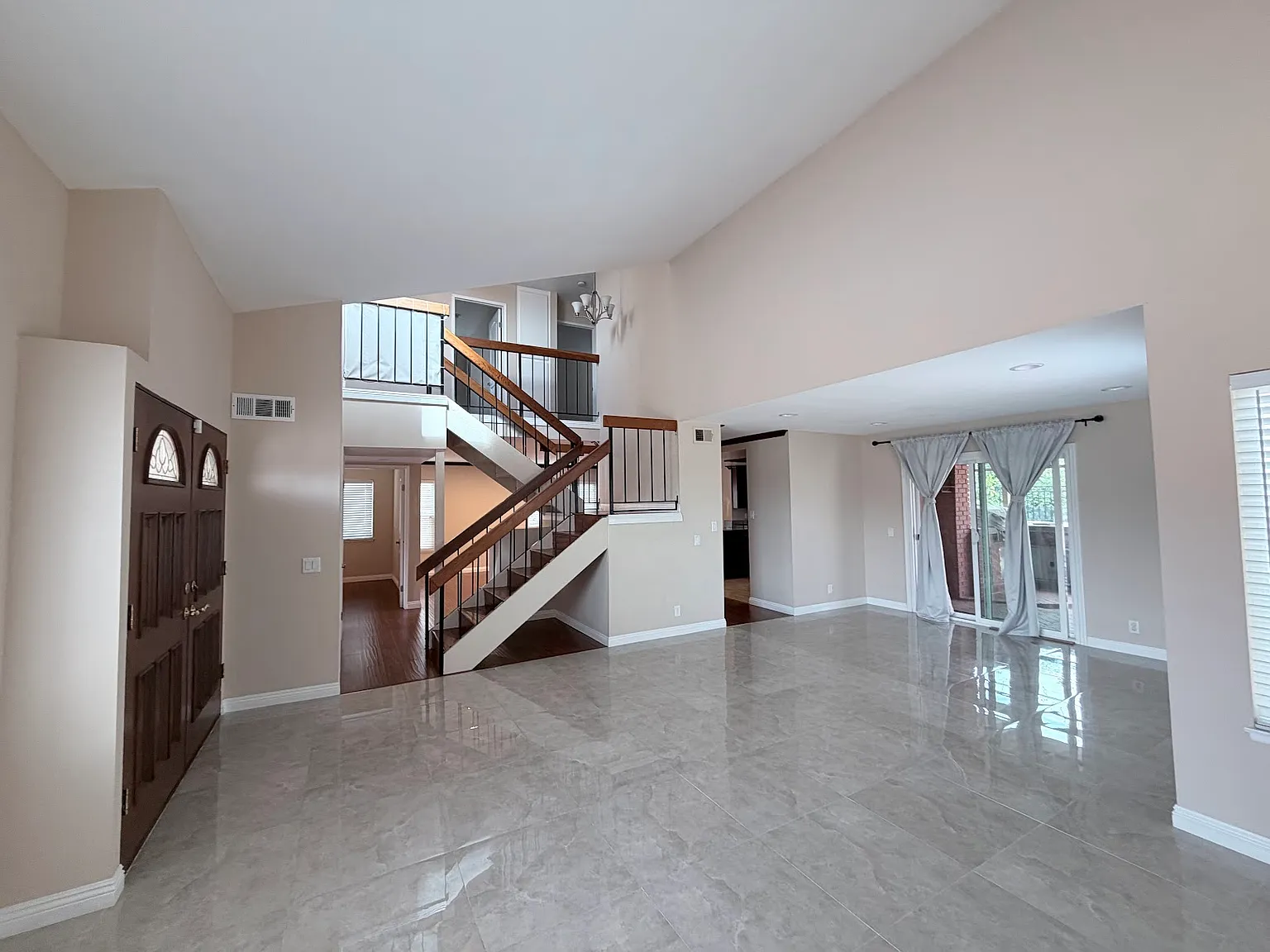 4 bed, 2131 sqft, $4,300 — Photo 4