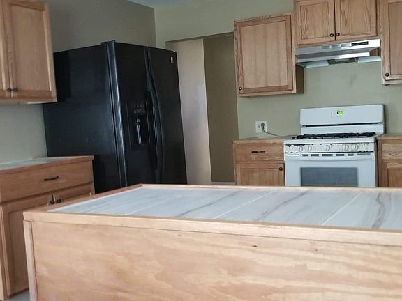 4th image of 2427 3rd Ave
