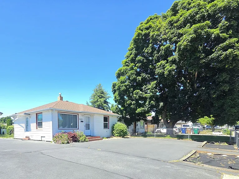 5621 N Hemlock St — Photo 1
