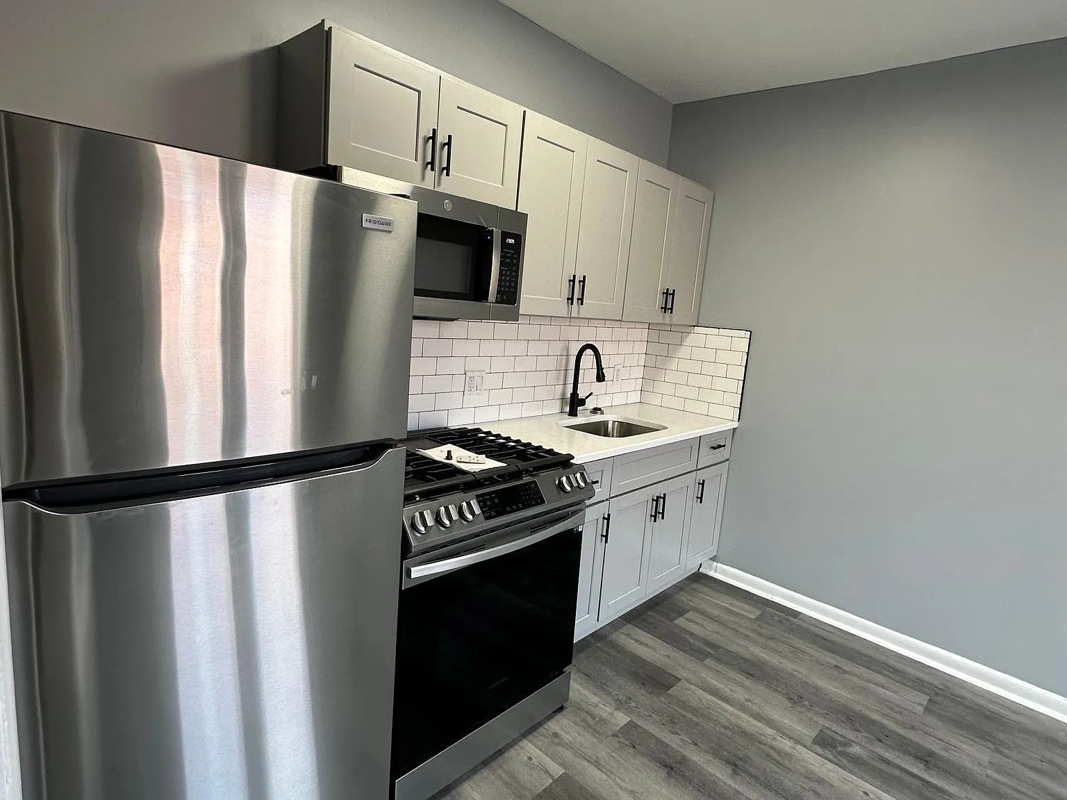 883 Broad St — Photo 1