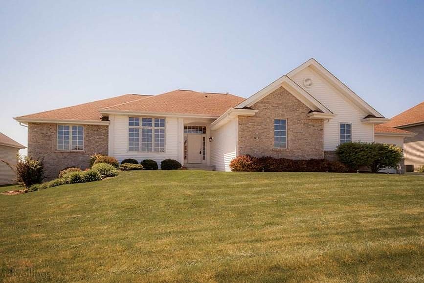 1st image of 617 Castle Wynd Dr