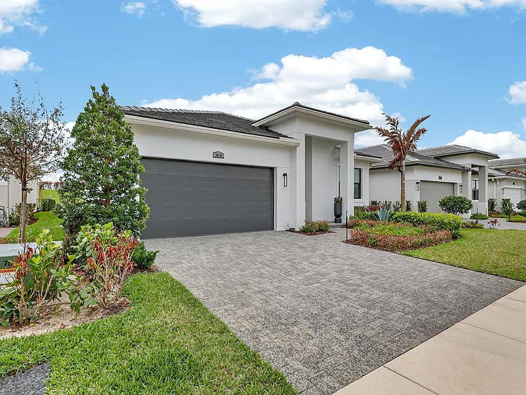 10195 SW Latium Way — Photo 3