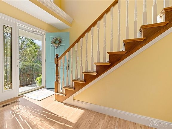 3rd image of 841 Willow Rd