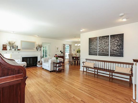 5th image of 822 Lexington Ave
