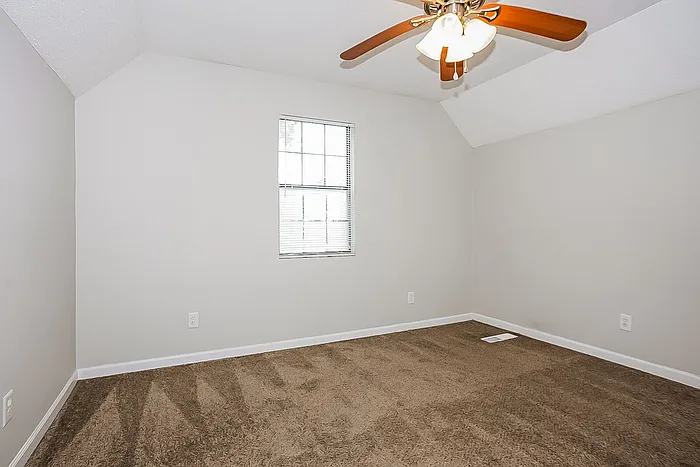 1911 Neptune Dr — Photo 14
