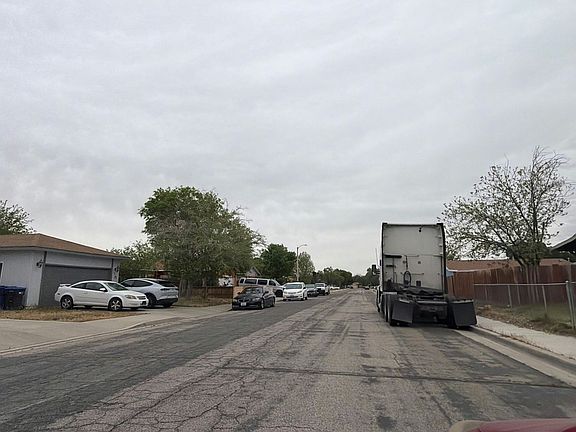 4th image of 2203 Rosewood Ave