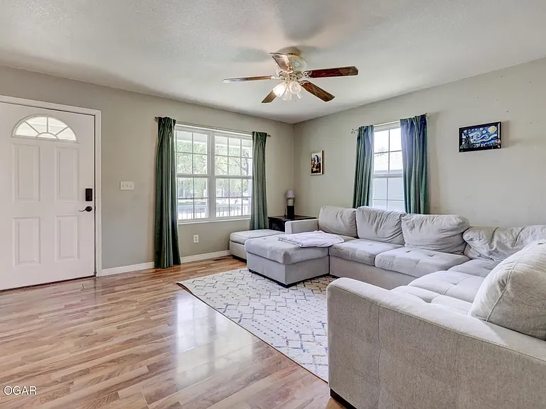 810 S Monroe Ave — Photo 1