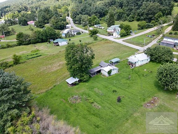 3rd image of 211 Black Oak Rd