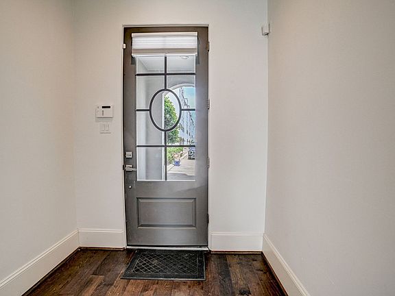 5th image of 1010 Savannah Cedar Ln