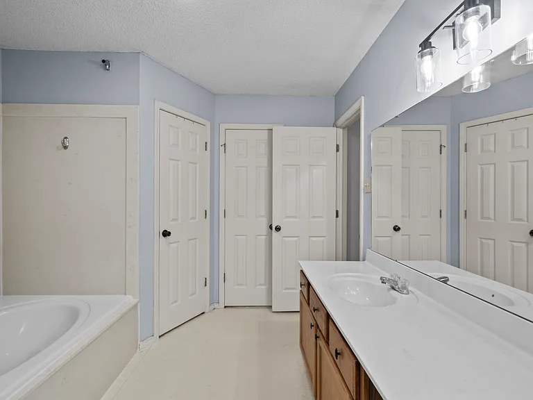 13 Holly Brook Cv — Photo 19