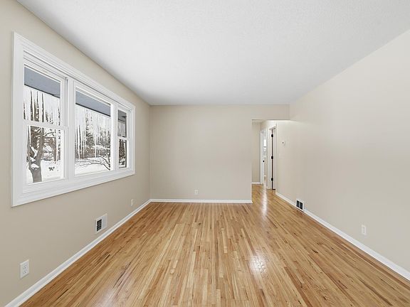 3rd image of 1308 Pearson Pkwy
