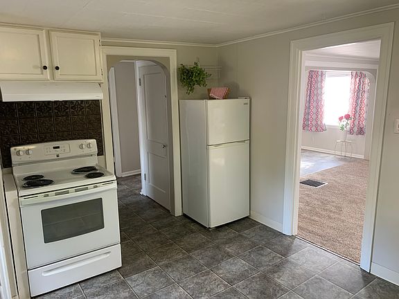 4th image of 210 10th Ave