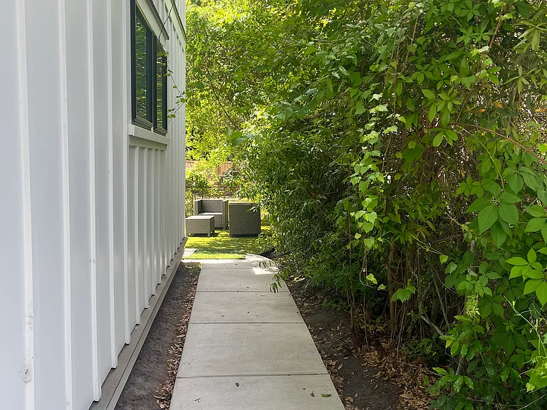 Bluebird Dr — Photo 18