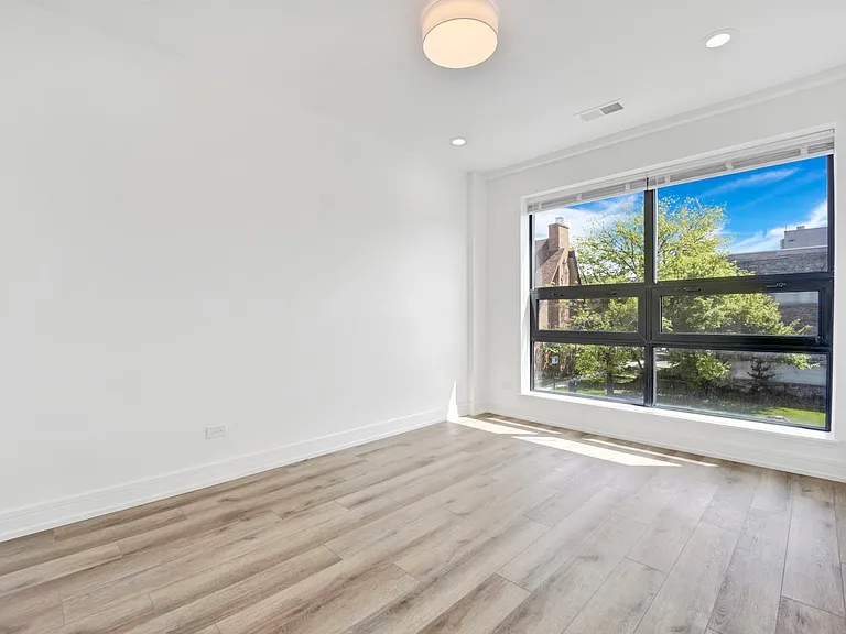 4350 W Lawrence Ave #405 — Photo 5