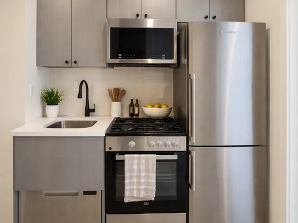 110 Madison Street image 1 of 7