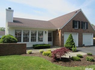 62 Standish Dr, Mount Sinai, NY 11766
