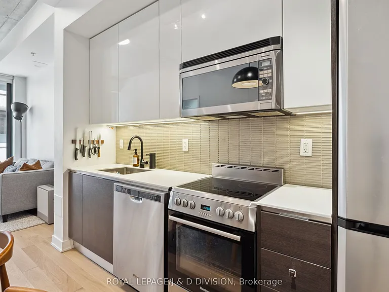 8 Dovercourt Rd #207 — Photo 10