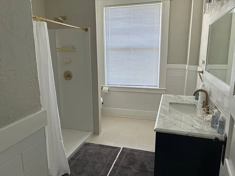 1201 N Irwin St #1 — Photo 3
