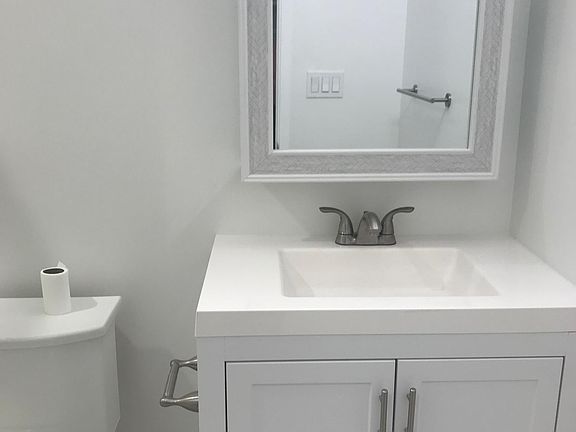 4th image of 1700 Gough St