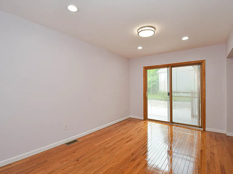 819 Renee Ln — Photo 11