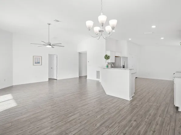 146 Old Canoe Ln, Freeport, FL 32439