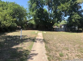 521 E Carter St, Pearsall, TX 78061