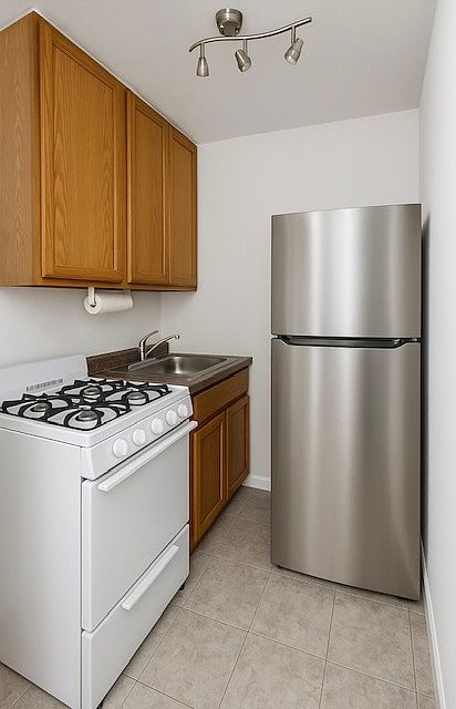 2nd image of 1247 Dean St APT 2B