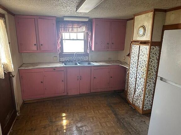 5th image of 4238 Balsam Dr