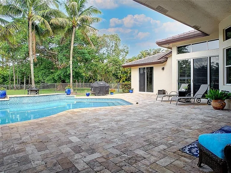 6807 NW 66th Way — Photo 37