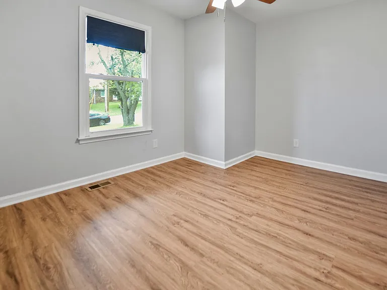 220 Marshall Dr — Photo 11