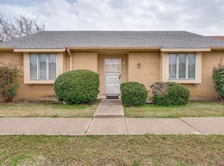 11 E Townhouse Ln #26, Grand Prairie, TX 75052