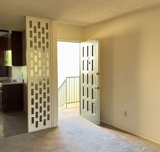 Large 2 bedroom Apartment in Clairemont — Photo 10