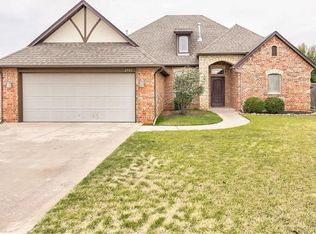2901 Alethea Dr, Moore, OK 73160